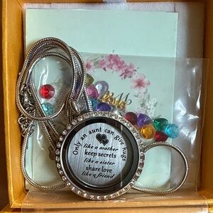 Customizable Aunt & Niece Silver Pendant Necklace with Colorful gems